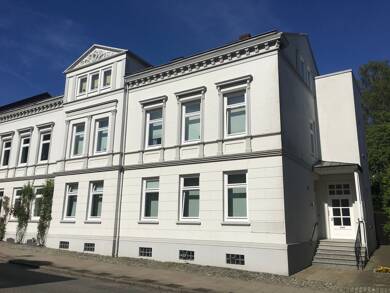 Mehrfamilienhaus zum Kauf 280.000 € 12 Zimmer 273 m² 571 m² Grundstück Eutin 23701