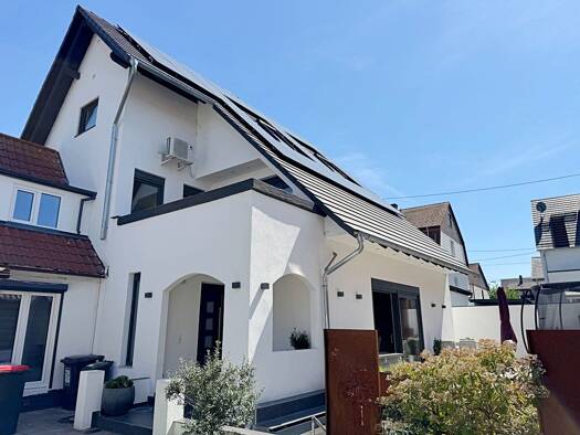 Haus zum Kauf 1.595.000 € 14 Zimmer 470 m² 447 m² Grundstück Daxlanden Karlsruhe 76189