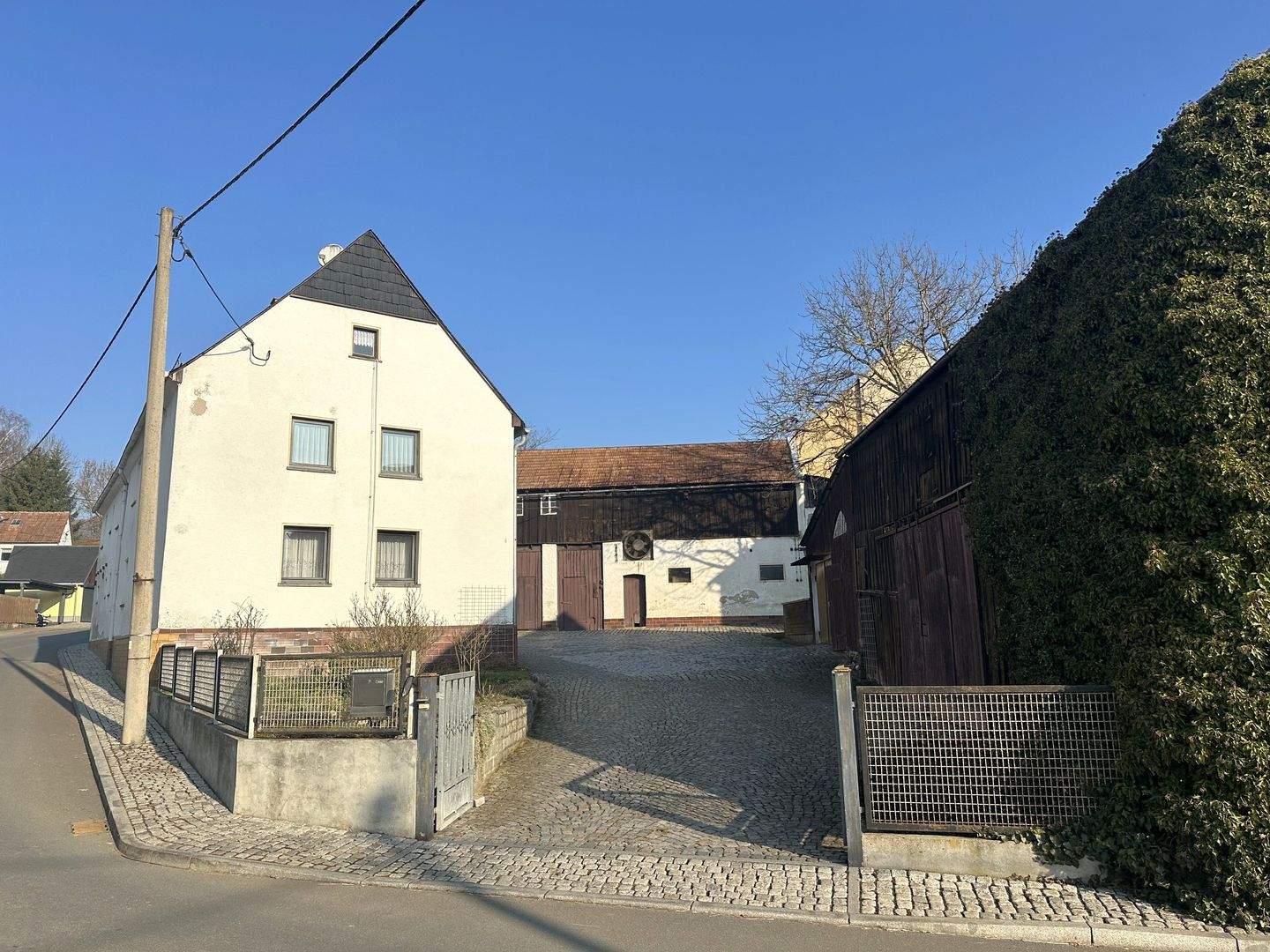 Immobilie in Rosenbach/Vogtland - Plauen 4 km: Dreiseithof mit Scheunen, Garten und Baugrund - Bild 1