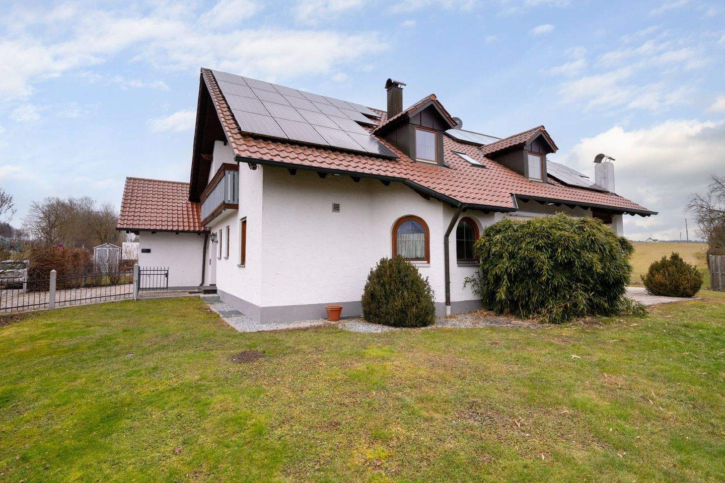 Immobilie in Gerolsbach - AIGNER - Raumwunder in Gerolsbach - Großzügiger Garten mit traumhaftem Weitblick! - Bild 2