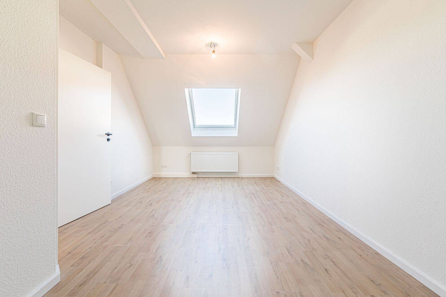 Hoch hinaus: Helle 2-Zimmer-Dachgeschosswohnung - sofort bezugsfertig – Mockauer Straße 18, 4357 Leipzig – Vorschaubild 4