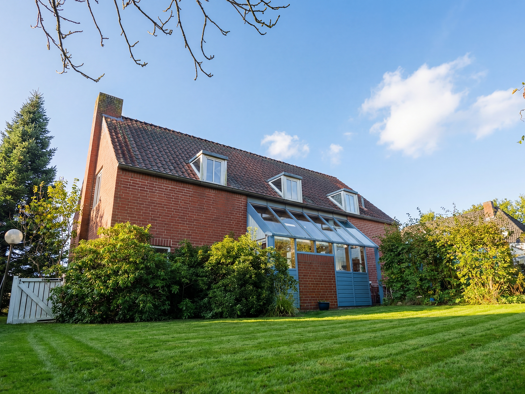 Einfamilienhaus zum Kauf 366.000 € 4 Zimmer 164 m² 1.347 m² Grundstück Bredstedt 25821