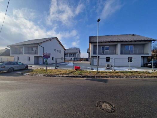 Einfamilienhaus zum Kauf 240.000 € 5 Zimmer 121,6 m² 2.504 m² Grundstück Niederhollabrunn 2002