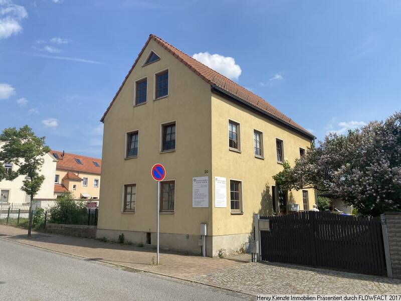 Kleines Mehrfamilienhaus plus Baugrundstück in Weinböhla!