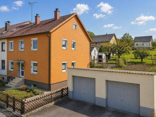 Mehrfamilienhaus zum Kauf 330.000 € 8 Zimmer 112 m² 745 m² Grundstück frei ab sofort Hof und Lembach Großbottwar 71723