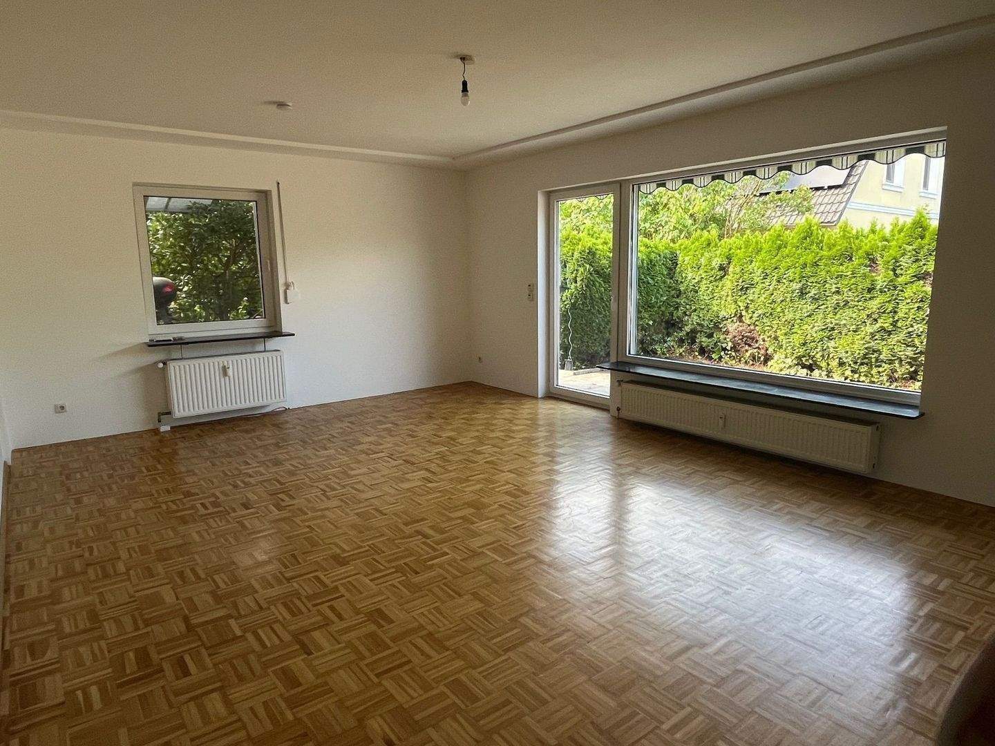 Immobilie in Großensee - Trittau-Dichterviertel: sonniges 2-Familienhaus mit Carport, Garage und Teich - Bild 2