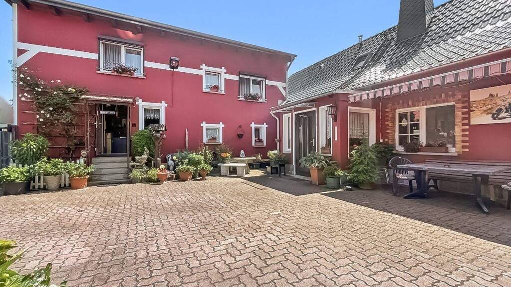 Einfamilienhaus zum Kauf 224.280 € 10 Zimmer 264 m² 676 m² Grundstück Köthen 06366