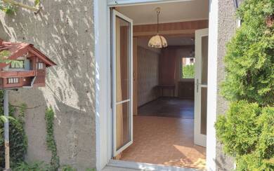 Reihenmittelhaus zum Kauf 87.500 € 4 Zimmer 80 m² 275 m² Grundstück Ferdinand-von-Freiligrath-Straße 34 Senftenberger Vorstadt Hoyerswerda 02977