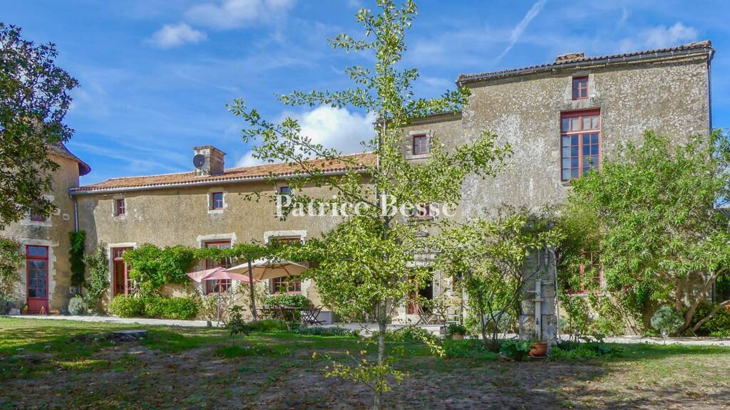 Einfamilienhaus zum Kauf 532.000 € 10 Zimmer 410 m² 7.838 m² Grundstück Niort 79000