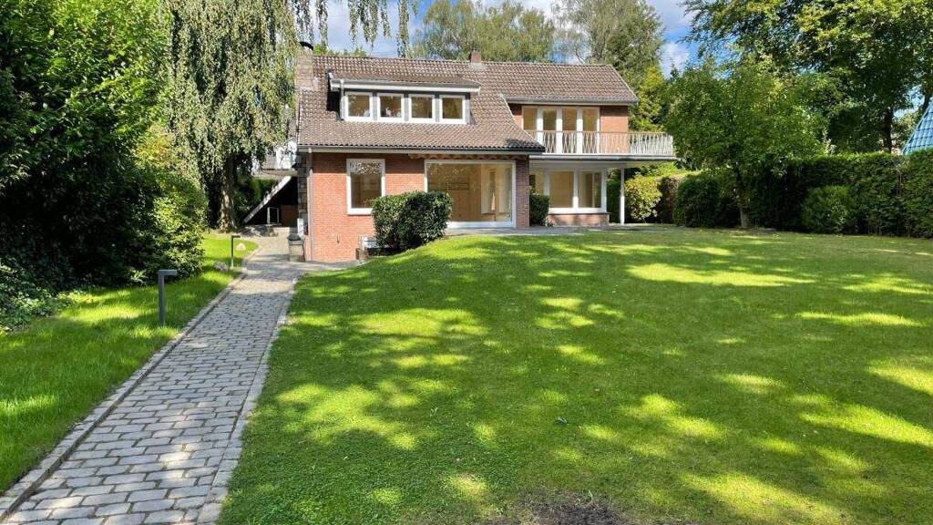 Haus zur Miete 3.100 € 7 Zimmer 247,8 m² 999 m² Grundstück Volksdorf Hamburg 22359