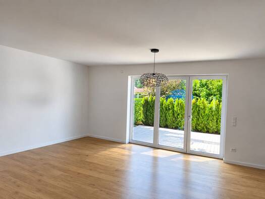 Reihenhaus zur Miete 1.450 € 5 Zimmer 145 m² 200 m² Grundstück frei ab 01.12.2026 Donaustraße 12 Niedermotzing Aholfing 94345