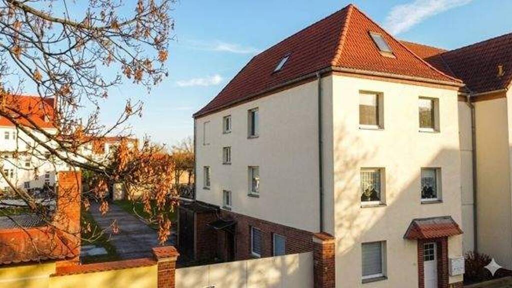 Mehrfamilienhaus zum Kauf 216.000 € 7,5 Zimmer 207 m² 644 m² Grundstück Aschersleben 06449