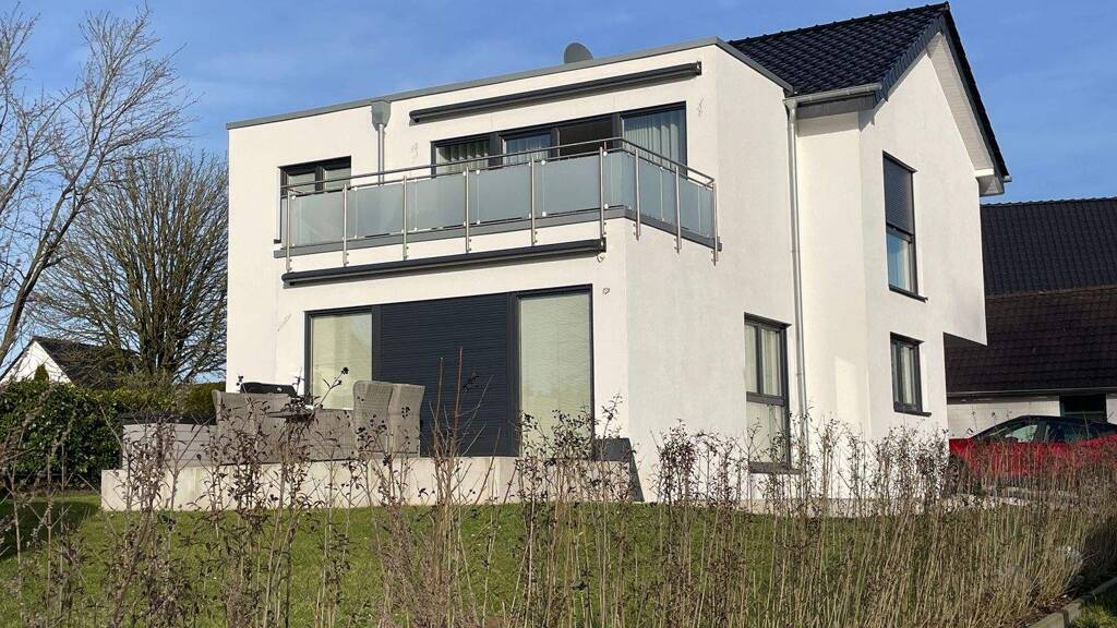 Terrassenwohnung zur Miete 1.110 € 3 Zimmer 90 m² frei ab 01.05.2026 Schneffelrath Siegburg 53721