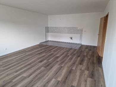 Wohnung zur Miete 400 € 2 Zimmer 70,6 m² 1. Geschoss frei ab sofort Luckaerstraße 3-5 Borna Borna 04552