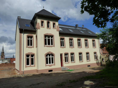 Wohnung zur Miete 750 € 2 Zimmer 90 m² Dachgeschoss frei ab 01.07.2025 Mitte-Süd, Bez. 1142 Zweibrücken 66482