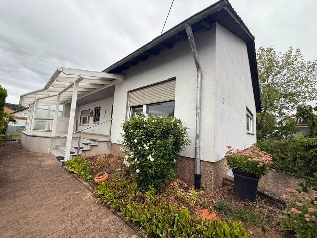 Einfamilienhaus zum Kauf 298.000 € 8 Zimmer 160 m² 813 m² Grundstück Brotdorf Merzig 66663