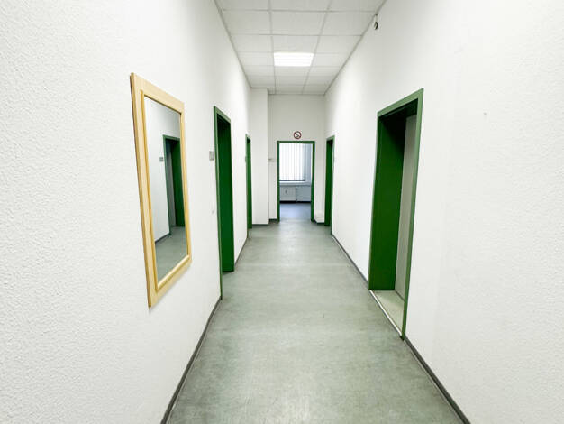 Bürofläche zur Miete 864 € 7 Zimmer 180 m² Bürofläche Chemnitz / Siegmar 09117