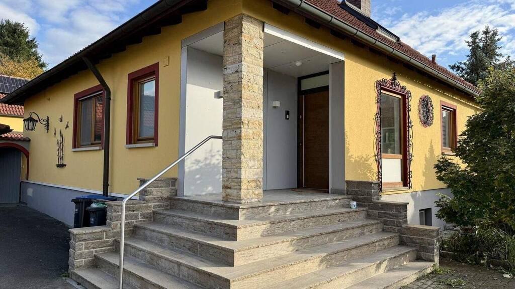 Bungalow zur Miete 2.380 € 6 Zimmer 160 m² 1.000 m² Grundstück frei ab sofort Iphofen 97346