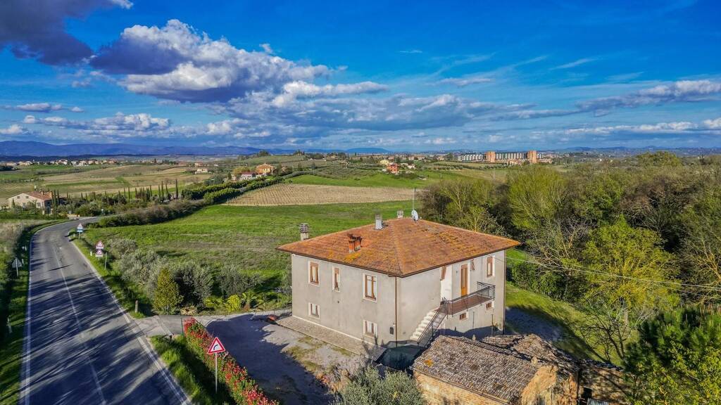 Bauernhaus zum Kauf 250.000 € 3 Zimmer 270 m² 10.000 m² Grundstück frei ab sofort Montepulciano 53045