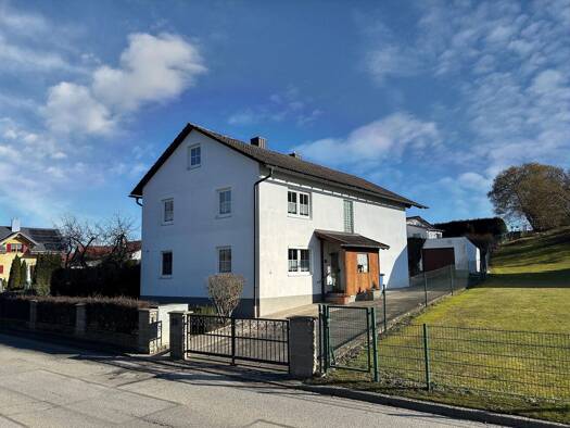 Einfamilienhaus zum Kauf 320.000 € 8 Zimmer 153 m² 570 m² Grundstück frei ab sofort Irlbach Irlbach 94342