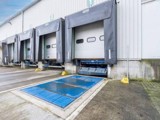 Lagerhalle zur Miete 15.000 € 3.000 m² Lagerfläche teilbar ab 1.000 m² Strom Bremen 28197