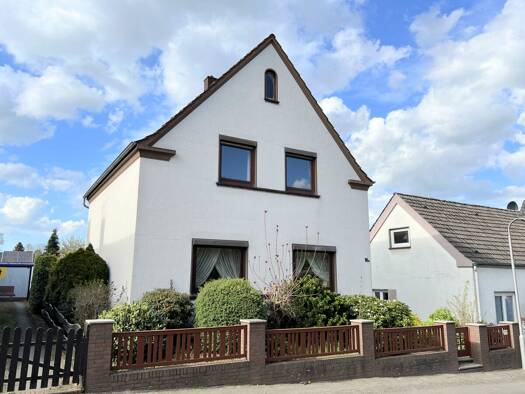 Einfamilienhaus zum Kauf 175.000 € 5 Zimmer 130 m² 651 m² Grundstück Blumenthal Nord 28779