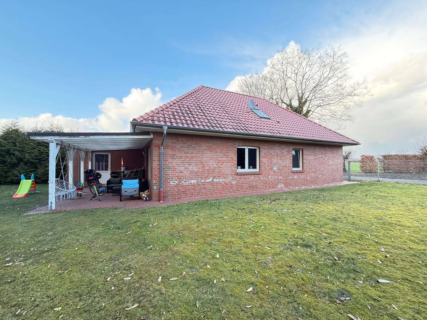 Immobilie in Vrees - Käufer Provisionsfrei! Ihr Rückzugsort im Grünen: Gepflegter Bungalow in Vrees mit viel Potenzial - Bild 2