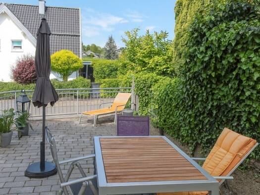 Haus zum Kauf 9 Zimmer 300 m² 813 m² Grundstück frei ab 30.01.2026 Kropfmühl Hauzenberg 94051