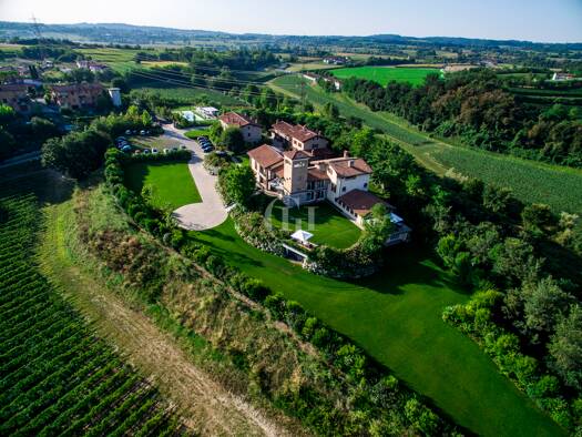 Villa zum Kauf 4.900.000 € 36,5 Zimmer 2.500 m² 14.000 m² Grundstück Località Mondotella 1 Pozzolengo 25010