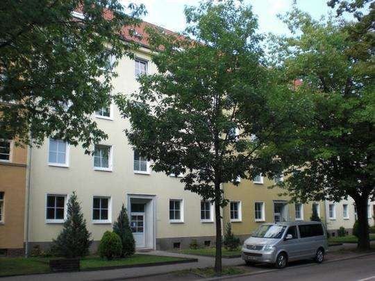 Apartment zur Miete 660 € 3,5 Zimmer 78,5 m²<br/>Wohnfläche 4.<br/>Geschoss 01.10.2024<br/>Verfügbarkeit Lutherplatz / Thüringer Bahnhof Halle 06110