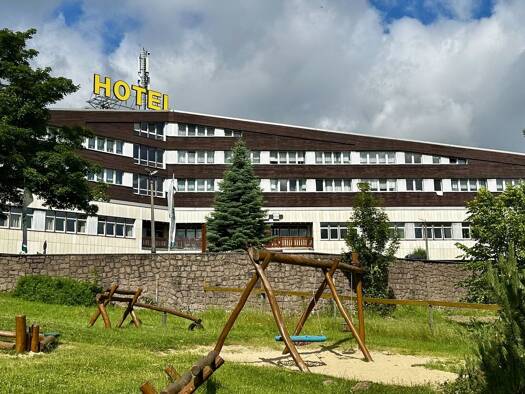 Hotel zum Kauf provisionsfrei 1.780.000 € 110 Zimmer 58.403 m² Grundstück Zinnwald-Georgenfeld Altenberg 01773