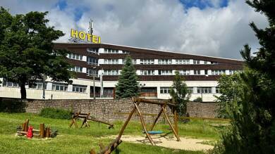 Hotel zum Kauf provisionsfrei 1.780.000 € 110 Zimmer 58.403 m² Grundstück Zinnwald-Georgenfeld Altenberg 01773