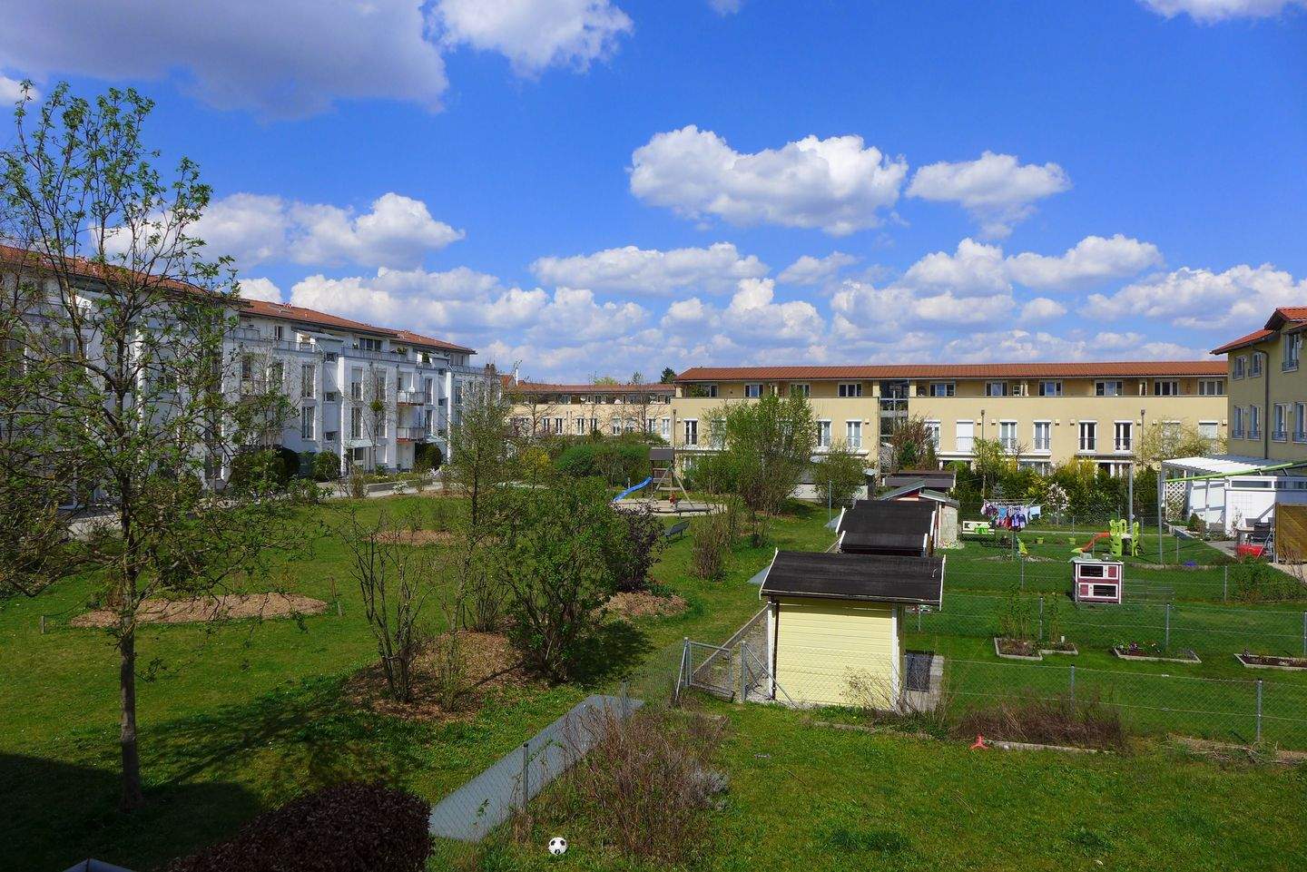 Immobilie in Neubiberg - TerraSELECT: MUC-Südost - Unterbiberg | TG | bezugsfrei | 3-Zi.-80 m² | Fernwärme | gepflegt | 2 Loggien | 30 m² XL-Wohnzimmer | S5-U5-S3 - Bild 0