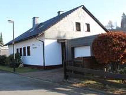 Mehrfamilienhaus zum Kauf als Kapitalanlage geeignet 220.000 € 6 Zimmer 165 m² 667 m² Grundstück Zur Schweimecke 12 Hildfeld Winterberg 59955