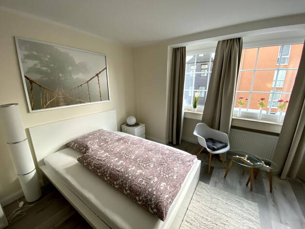 WG-Zimmer zur Miete Wohnen auf Zeit 1.000 € 30 m² frei ab sofort Düsseldorf 40211