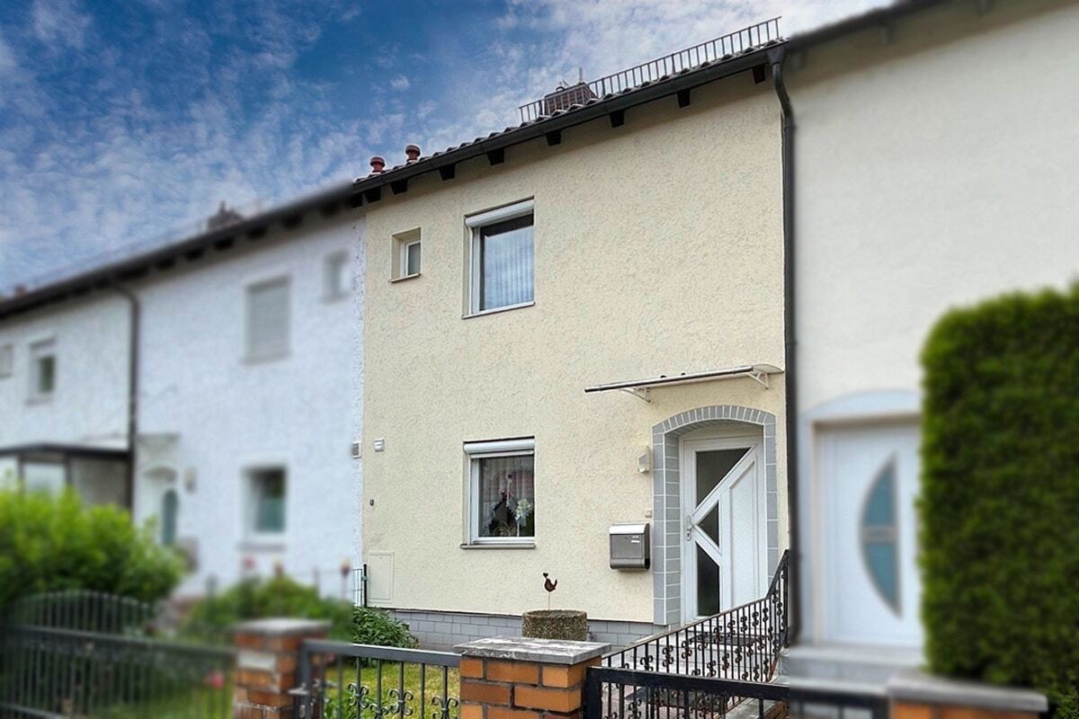 Reihenmittelhaus zum Kauf 275.000 € 3 Zimmer 95 m²<br/>Wohnfläche 150 m²<br/>Grundstück ab sofort<br/>Verfügbarkeit Planungsbezirk 111 Straubing 94315