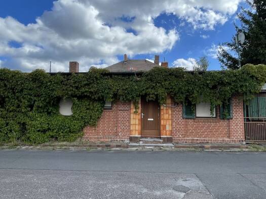 Einfamilienhaus zum Kauf 29.000 € 3 Zimmer 80 m² 229 m² Grundstück Lauta Lauta 02991