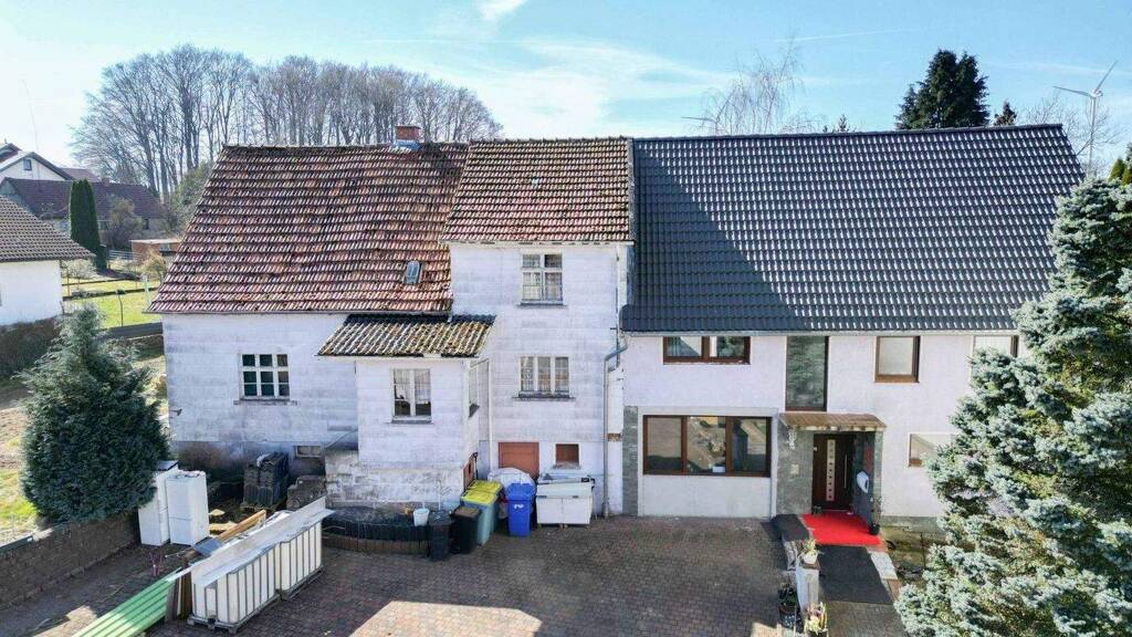 Doppelhaushälfte zum Kauf 219.000 € 6 Zimmer 120,3 m² 2.005,3 m² Grundstück Wallroth Schlüchtern 36381