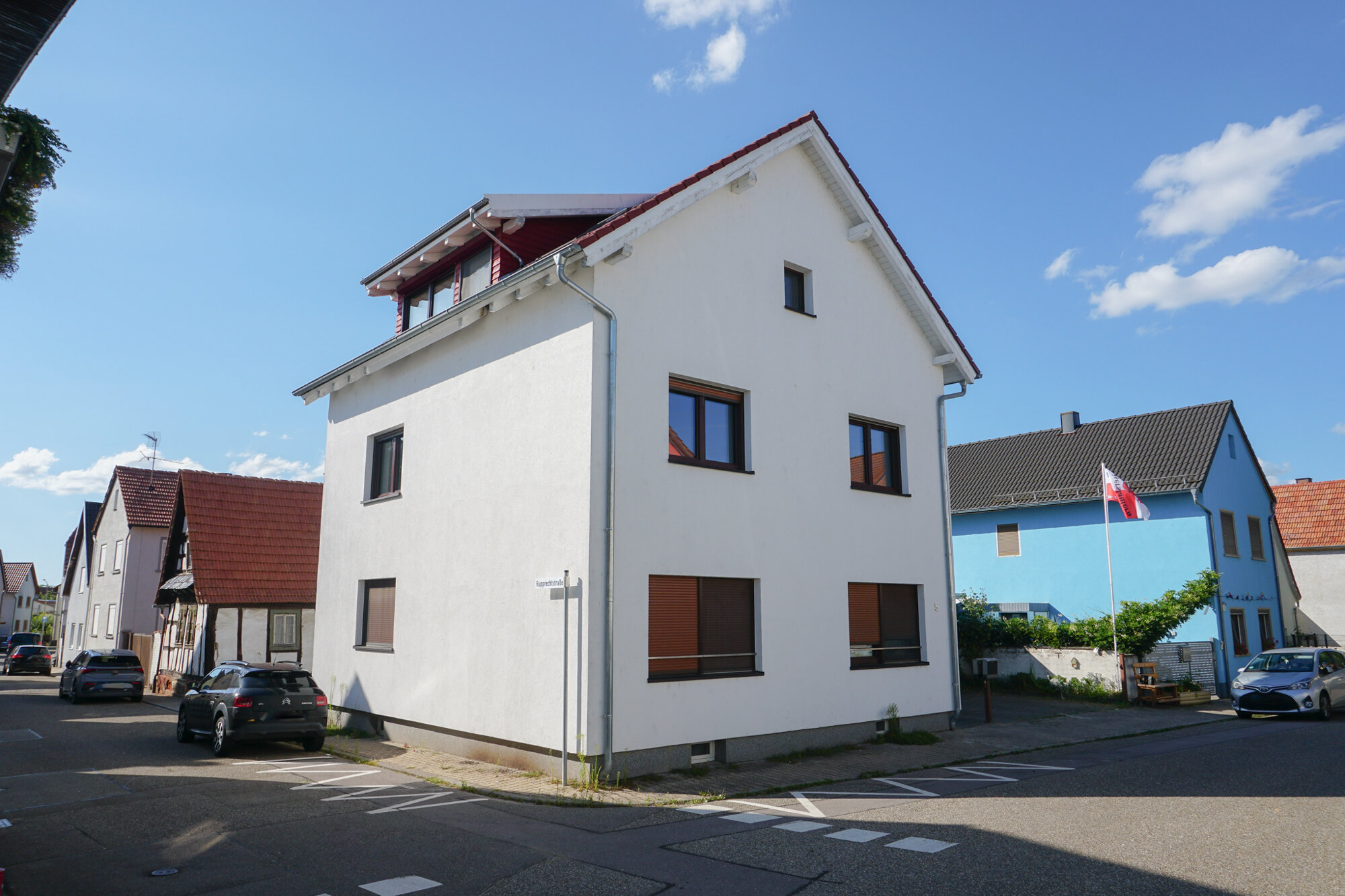 Mehrfamilienhaus zum Kauf 449.000 € 7 Zimmer 188 m²<br/>Wohnfläche 201 m²<br/>Grundstück Wörth Wörth am Rhein 76744