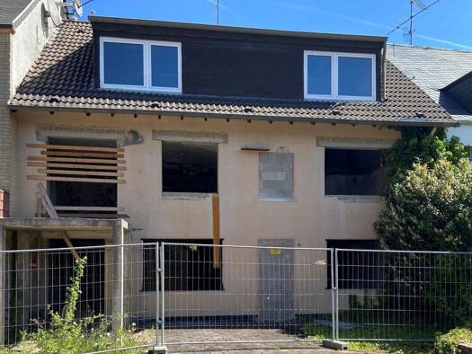 Reihenmittelhaus zum Kauf provisionsfrei 59.000 € 8 Zimmer 235 m² 269 m² Grundstück Speicher 54662
