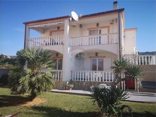 Haus zum Kauf 475.000 € 8 Zimmer 264 m² Novalja