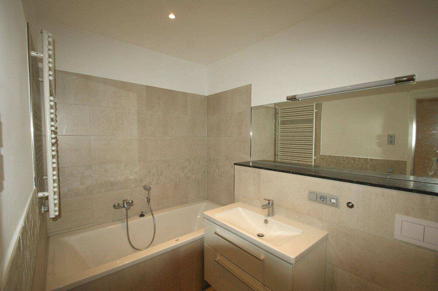 Property thumbnail 9