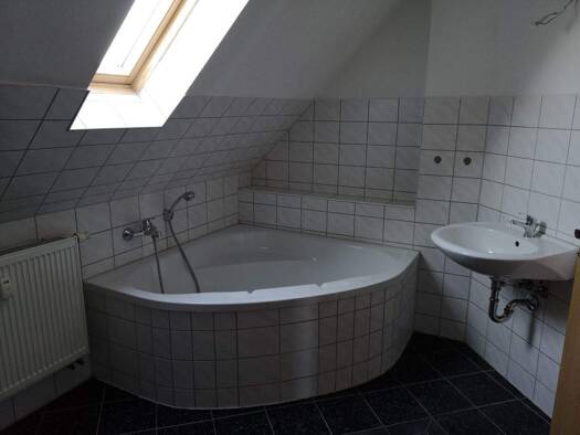 Wohnung zur Miete 369 € 3 Zimmer 63 m² frei ab sofort August-Bebel-Straße 2b Regis-Breitingen 04565