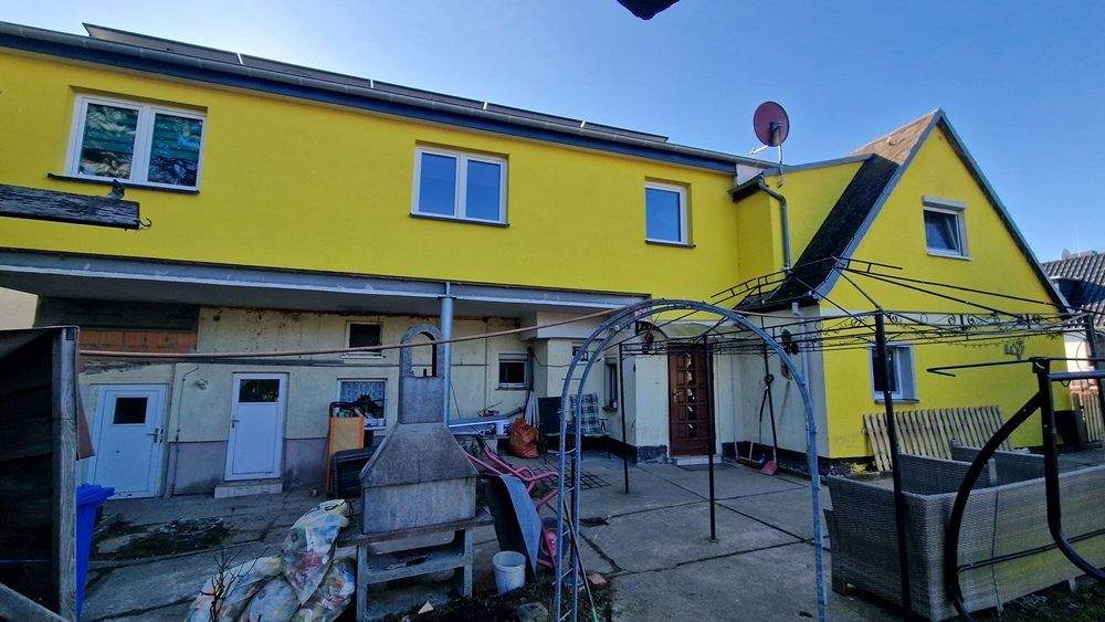 Immobilie in Wermsdorf - Familientraum mit Entwicklungspotenzial - DHH mit Garage & grünem Garten - Bild 1