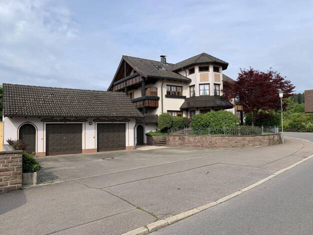Mehrfamilienhaus zum Kauf provisionsfrei 648.000 € 8 Zimmer 270 m² 688 m² Grundstück frei ab 01.08.2025 Untere Schulstrasse 9 Rodt Loßburg 72290