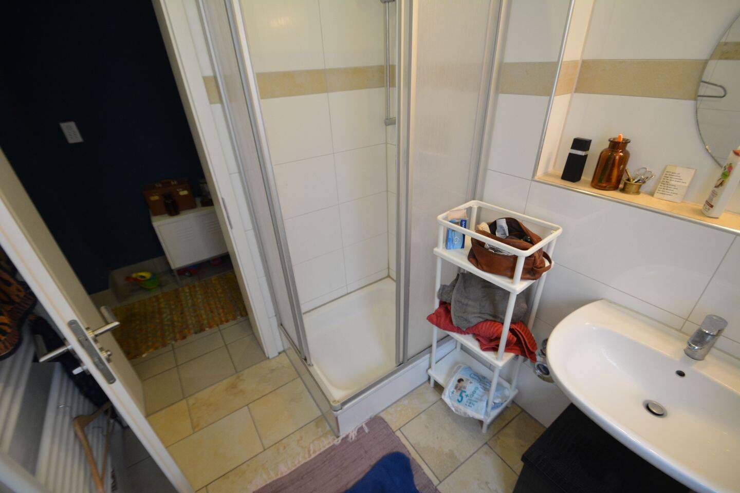 Großzügiges 1-Zimmer-Apartment mit Tageslichtbad und EBK im Herzen der Regensburger Altstadt – Wollwirkergasse 5, 93047 Regensburg – Vorschaubild 4