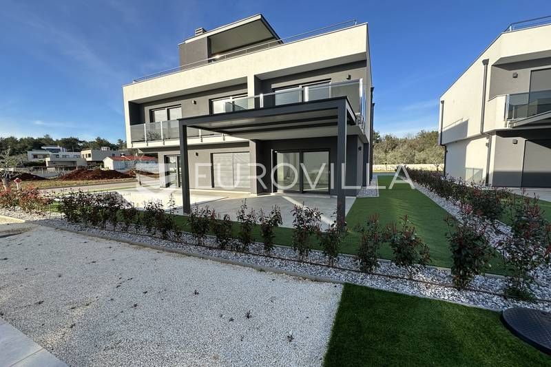 Haus zum Kauf 980.000 € 4 Zimmer 380 m²<br/>Wohnfläche Pomer 52100