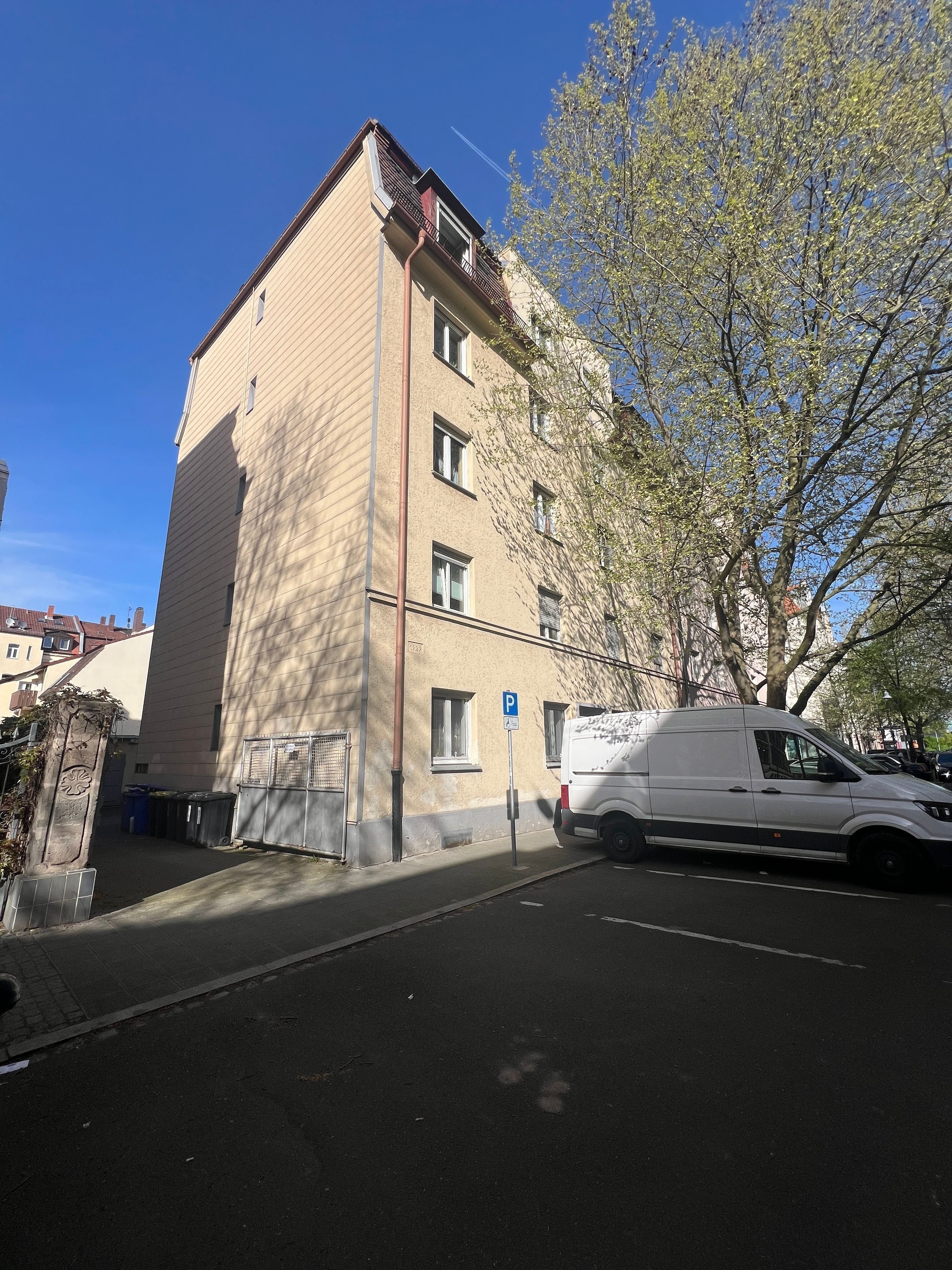 Wohnung zum Kauf 120.000 € 3 Zimmer 93,4 m²<br/>Wohnfläche 5.<br/>Geschoss ab sofort<br/>Verfügbarkeit Orffstraße 14 St. Leonhard Nürnberg 90439