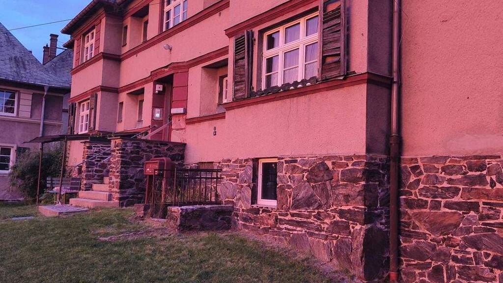 Wohnung zur Miete 226 € 2 Zimmer 49 m² Adorf 08626