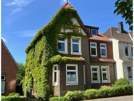 Stadthaus zum Kauf 195.000 € 8 Zimmer 161,5 m² 723 m² Grundstück Husum Husum 25813